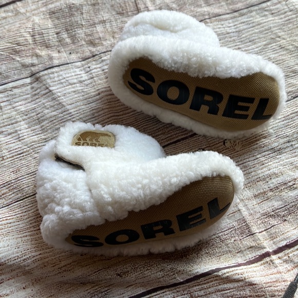 Sorel | infant toddler Bear Paw white slippers booties shoe size 4 like new - Picture 10 of 11